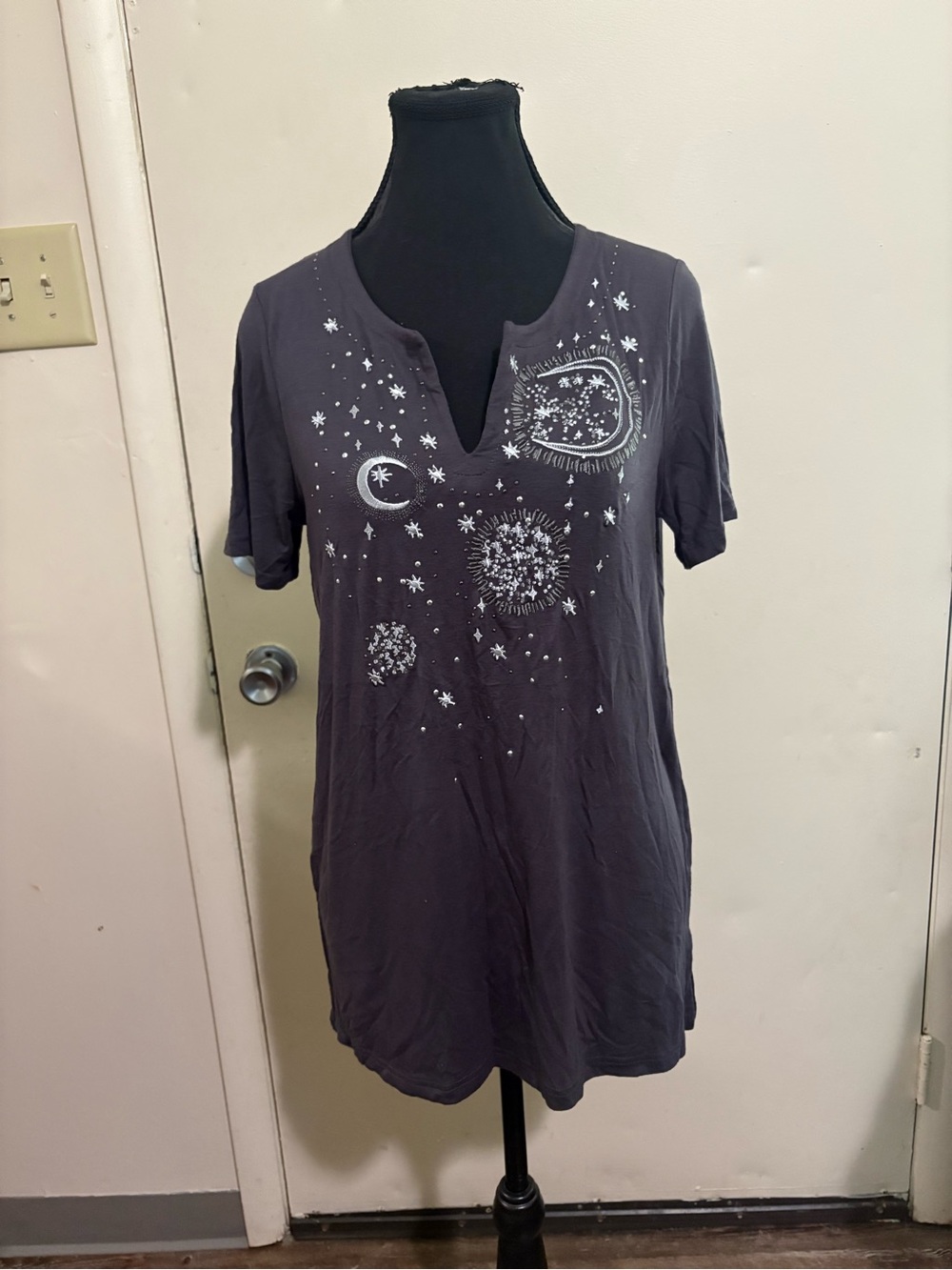 Women's Short-Sleeve Graphic Tunic Top - Gray with White Starburst Print